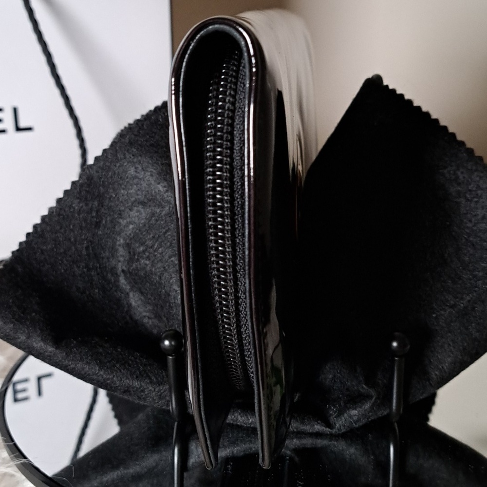 CHANEL Patent Trousse Maquil Clutch Wallet Black Like New - Picture 9 of 17